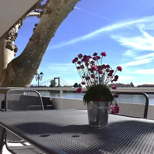 la-batie-vue-imprenable-sur-le-rhone.hotels-rhonealpes.com/