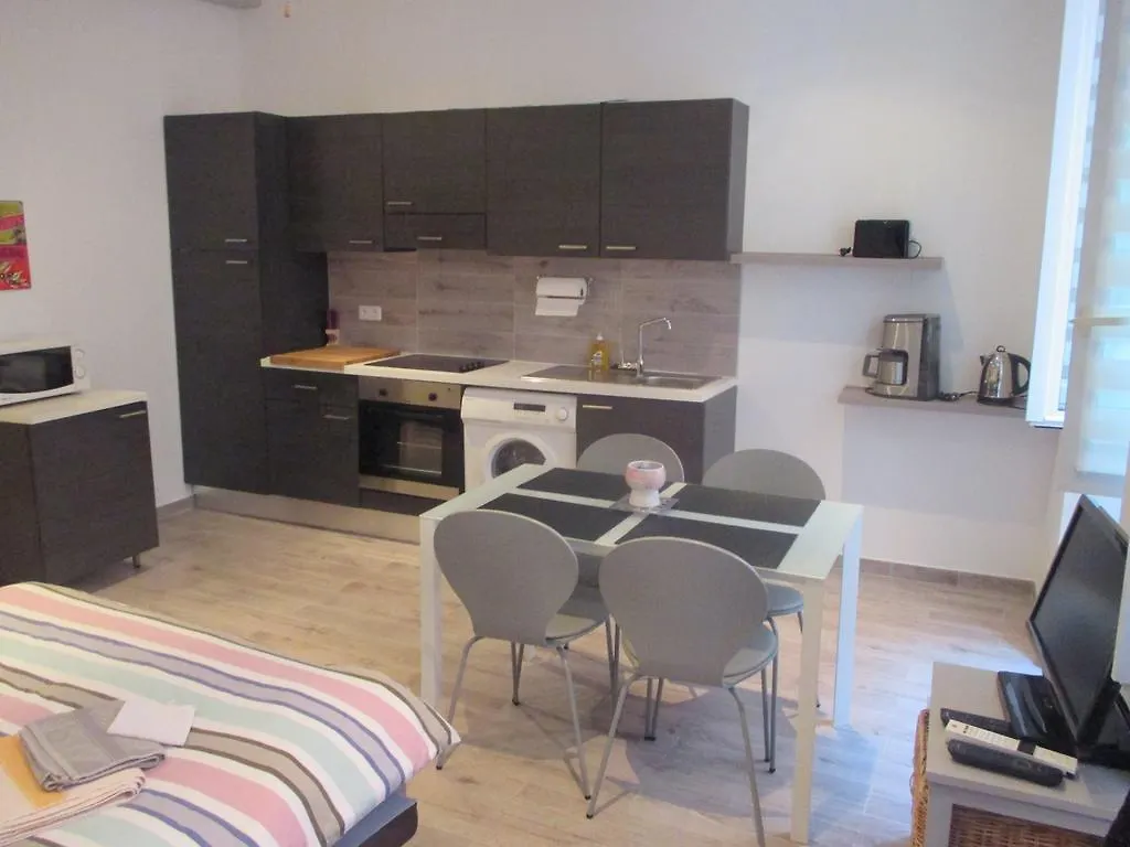Nice Studio Old Town Sea Side Apartment